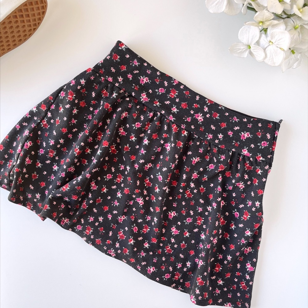 Xhilaration Girls Black Floral Mini Skirt
